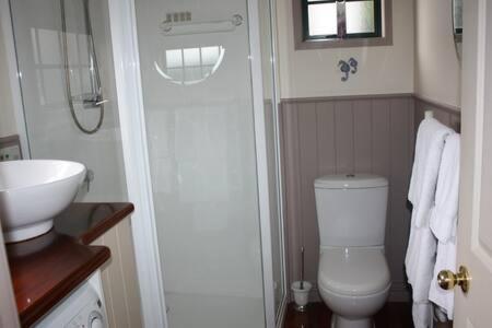 Private Seaside Couples Hideaway Villa Кака Пойнт Екстериор снимка